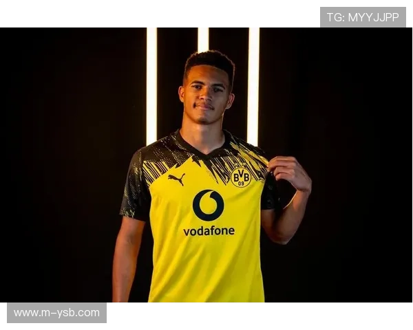 多特蒙德官方宣布签下克鲁塞罗边后卫普拉特斯，2026年夏加盟