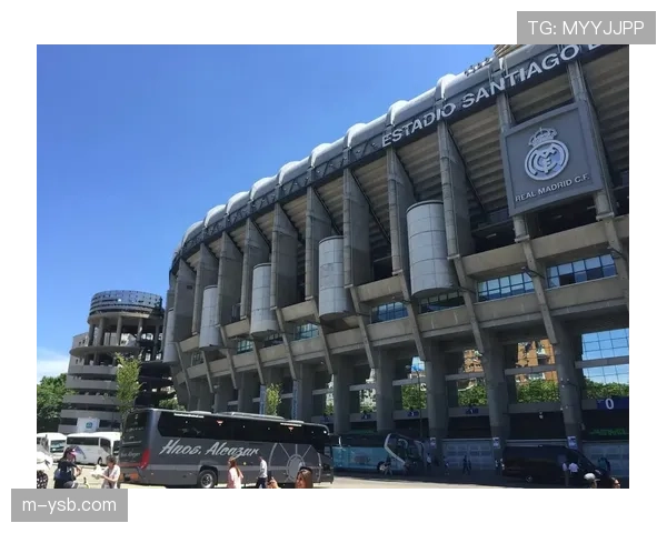 伯纳乌球场新顶棚通过测试,将于4月底全面投入使用 伯纳乌球场新顶棚通过测试,将于4月底全面投入使用